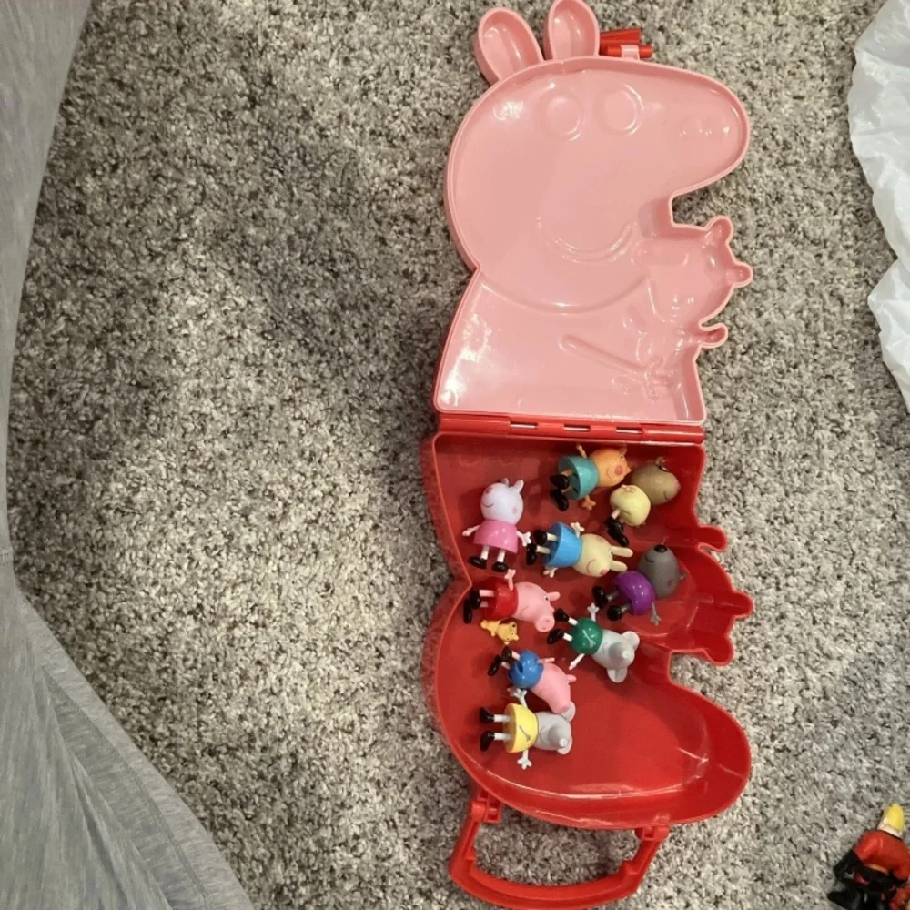 Peppa Pig Action Figure Set 9 With Carrying Case - Picture 5 of 7